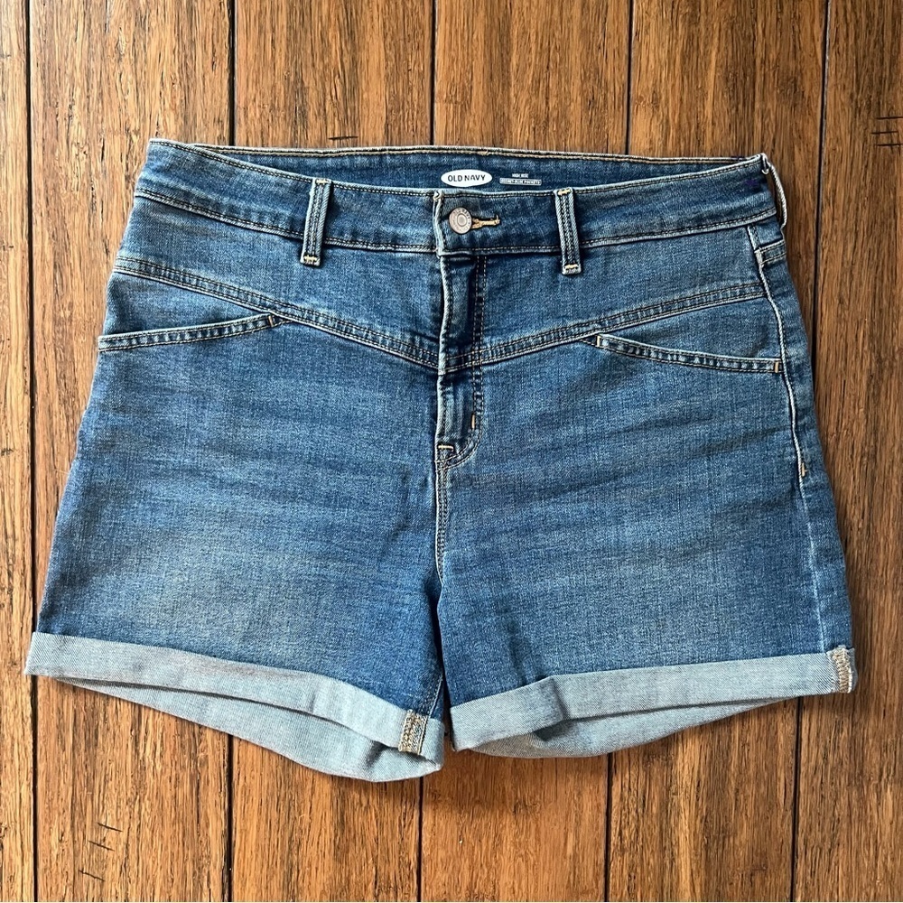 Old Navy High Rise Mom Shorts Secret Pockets Medium Wash Size 12 Retro